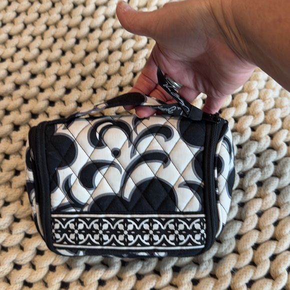 Vera Bradley jewelry/make up hanging organizer - Picture 7 of 13